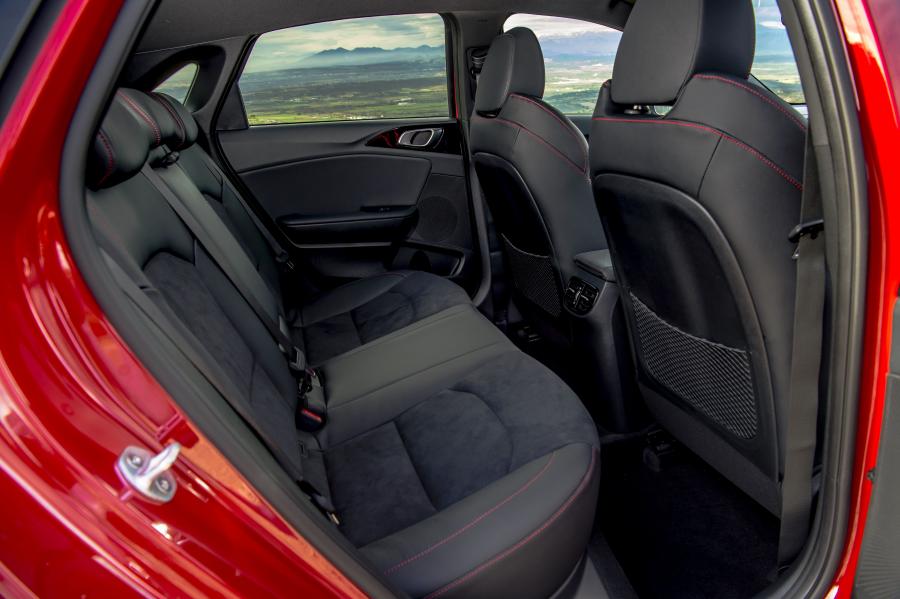 Интерьер Kia Ceed GT 2019 года  (UK) (фото 25 из 43)
